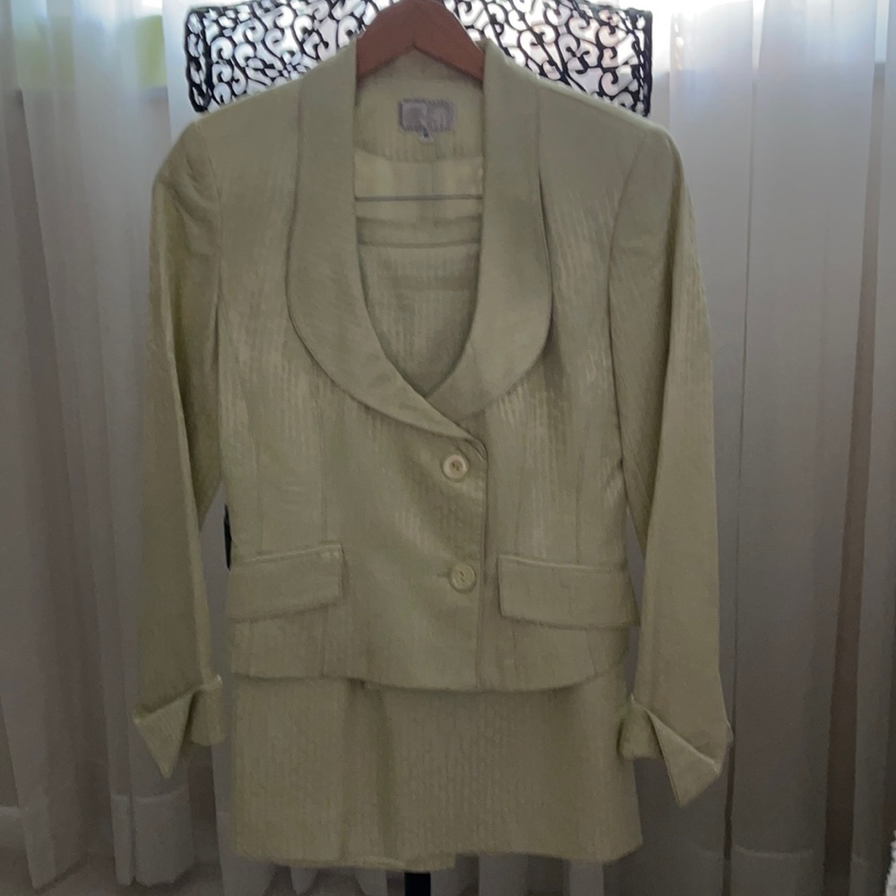 Alberto Makali gorgeous light lime skirt suit